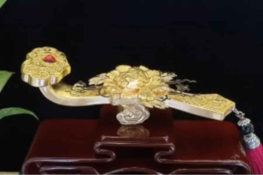 Gậy như ý là món quà tặng nhà mới độc đáo.