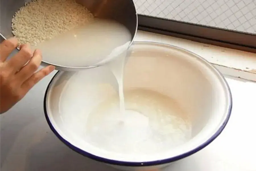 Khử mùi tanh cá từ nước vo gạo