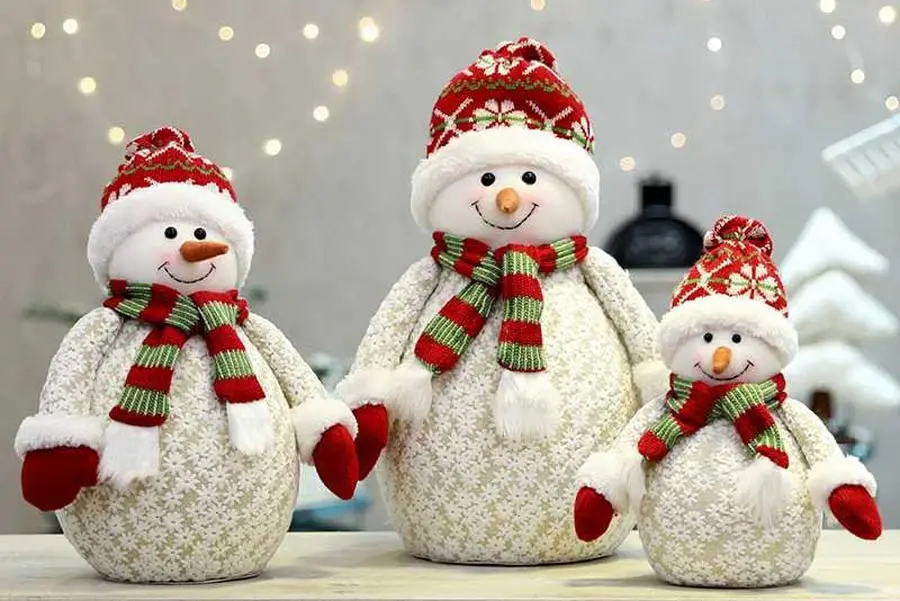 Người tuyết dễ thương làm cho đêm Giáng Sinh thêm ấm áp.