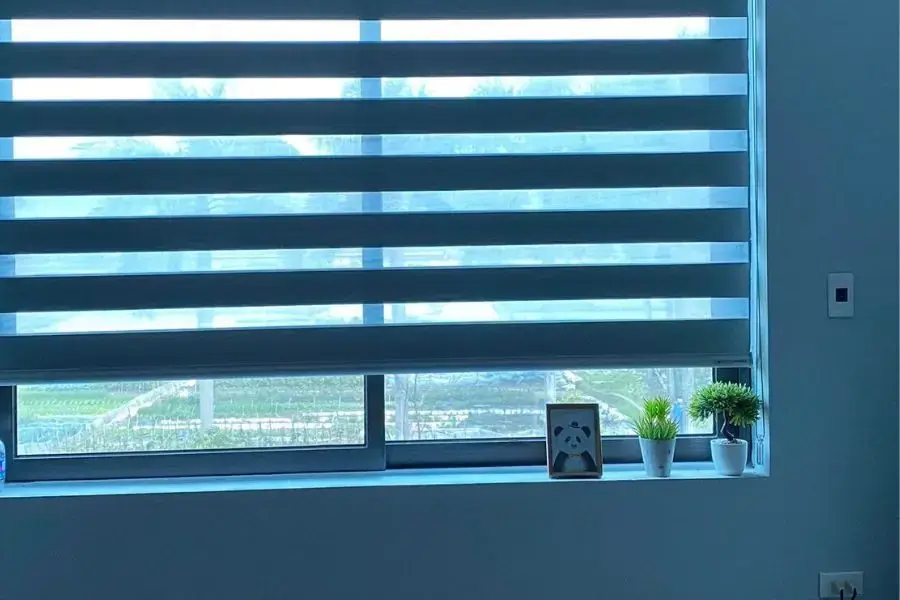 Chi phí đầu tư rèm triple cao là nhược điểm của loại rèm này