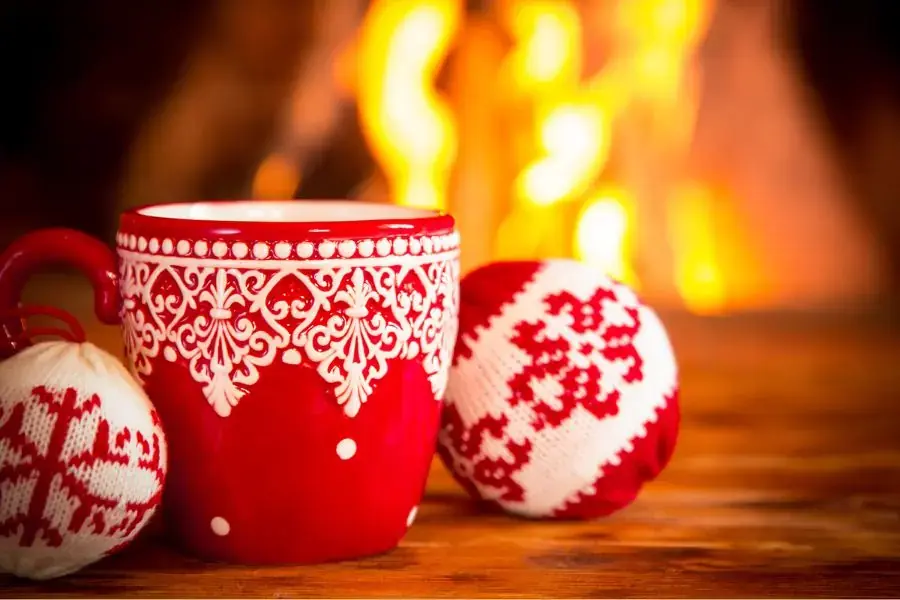 Món quà Noel tự làm: Cốc trang trí chi tiết Giáng Sinh đẹp mắt, sáng tạo theo sở thích cá nhân.