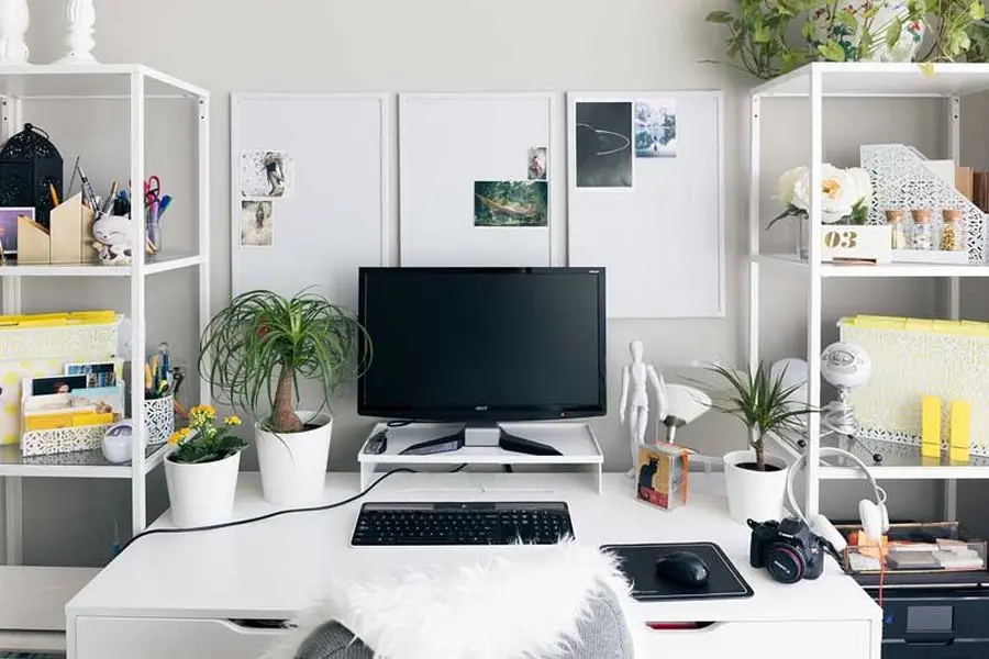 Người mệnh Kim và cách trang trí bàn làm việc văn phòng