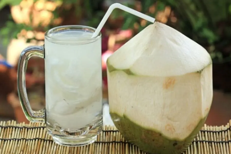 Nước dừa cung cấp nhiều dưỡng chất giúp cơ thể luôn khỏe mạnh.