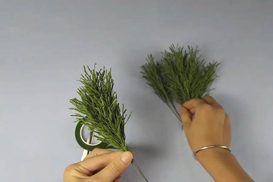 Sau khi đã có những nhánh thông thì bạn có thể dễ dàng ghép chúng lại.