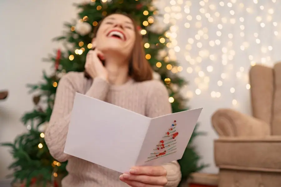 Gửi lời chúc Giáng Sinh đến người yêu ở xa để tình cảm của cả hai thêm mặn nồng.