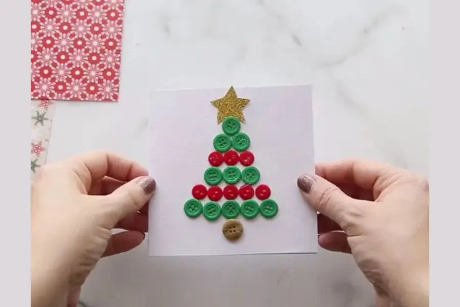 Mẫu thiệp Noel lạ mắt 3D từ khuy áo cũ.