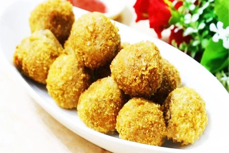 Bánh khoai giòn rụm kích thích vị giác.