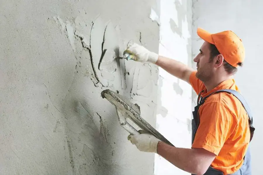 Sử dụng vữa để sửa chữa các vết nứt của tường