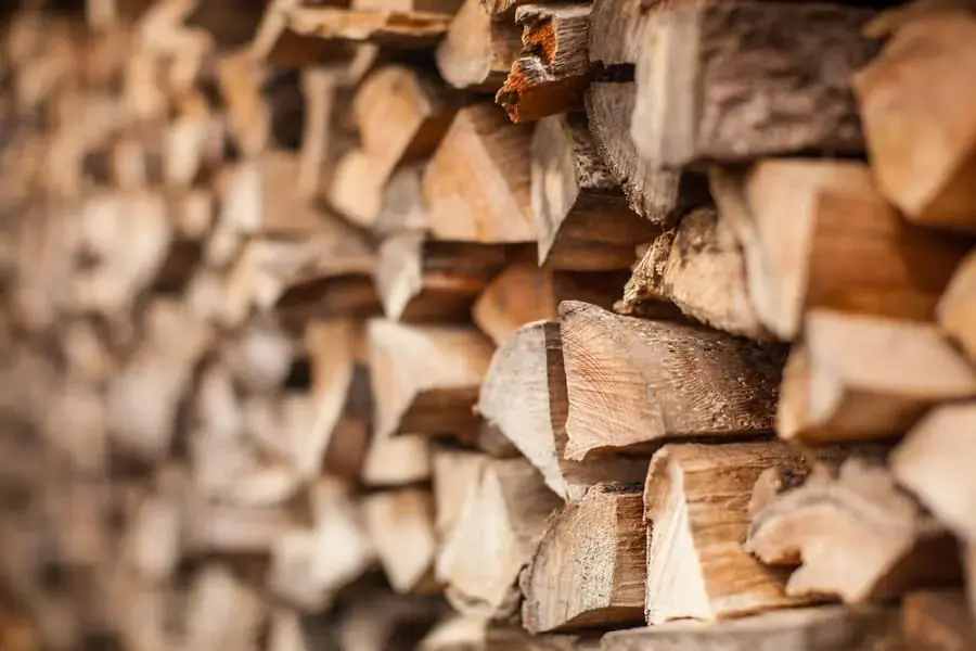 Gỗ tự nhiên (Nguồn: Shutterstock.com)