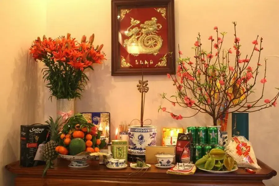 Bàn thờ ngày Tết ở miền Bắc.