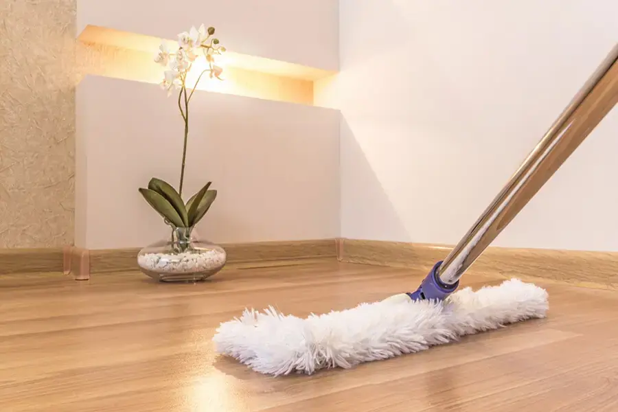 Giặt và lau nhiều lần để có thể loại bỏ hết vi khuẩn trong nhà và trên sàn (nguồn: nhanhmua.com)