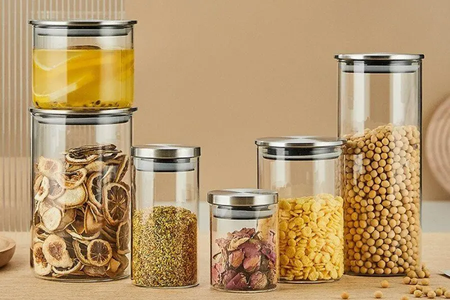 Sử dụng hộp thủy tinh, có nắp đậy kín để bảo quản ngũ cốc.