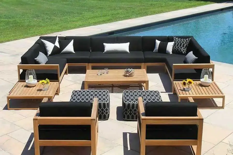 Nên chọn vải bọc sofa màu tối cho những gia đình có em bé vì dễ vệ sinh