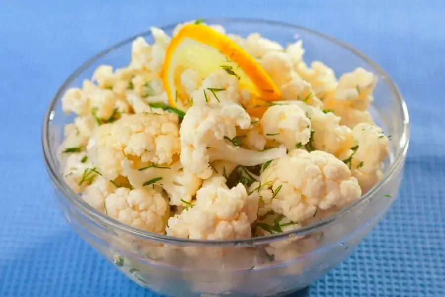 Salad bông cải trắng với giấm đơn giản nhưng không kém phần ngon miệng