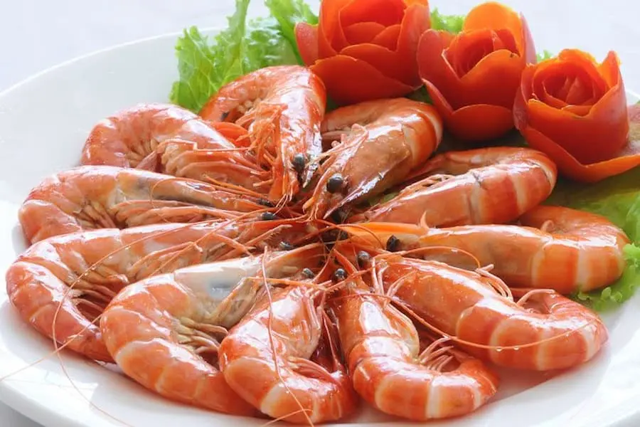 Tôm là thực phẩm cung cấp lượng protein dồi dào.