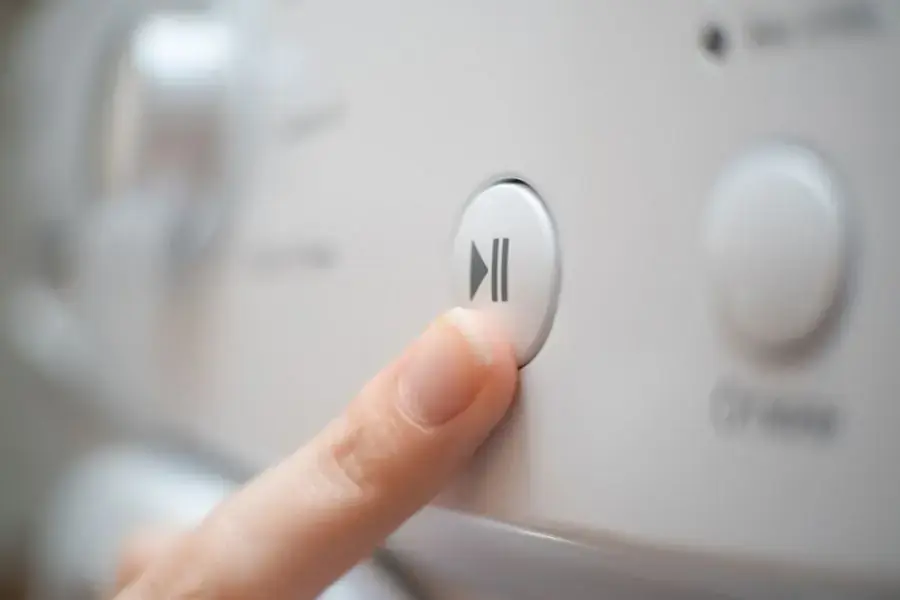 Ấn nút khởi động/ tạm dừng