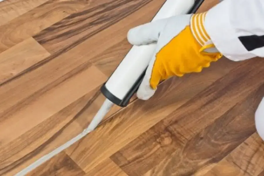 Tẩy keo silicon trên gỗ