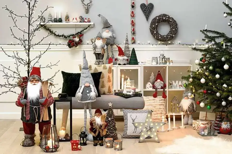 Với những không gian rộng rãi, bạn có thể trang trí thêm một góc Noel nhỏ để chụp ảnh và trưng bày đồ dùng yêu thích. 