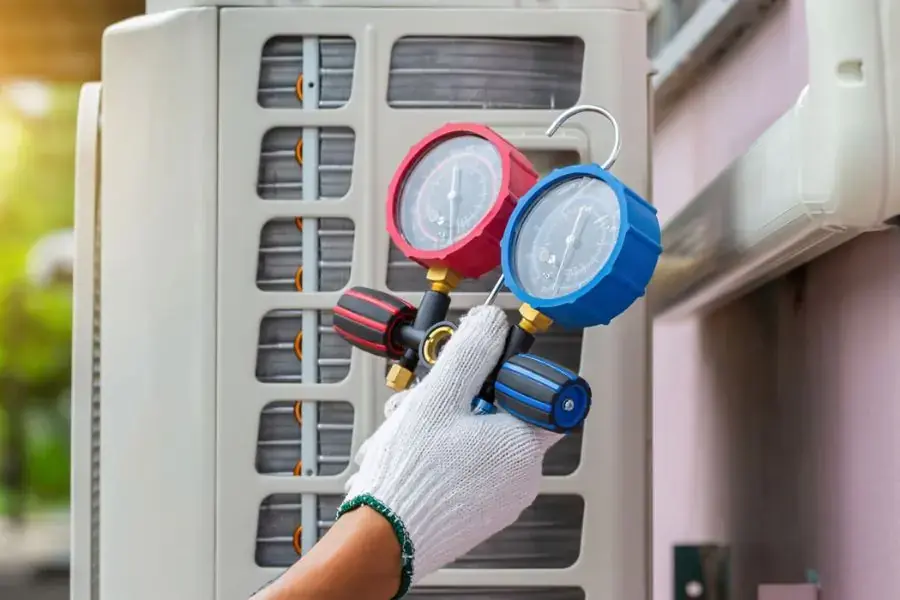 Kiểm tra ống dẫn gas máy lạnh khi nghe tiếng kêu từ máy lạnh (Hình ảnh: Billyaircon)