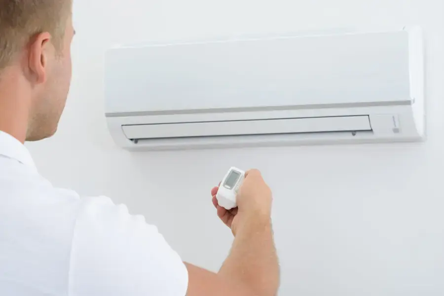 Tránh để trẻ sơ sinh nằm liên tục trong phòng máy lạnh lien tục (Nguồn: einrichtungsradar.de)