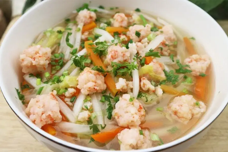Canh chua với tôm và cải thảo thanh đạm, bổ dưỡng