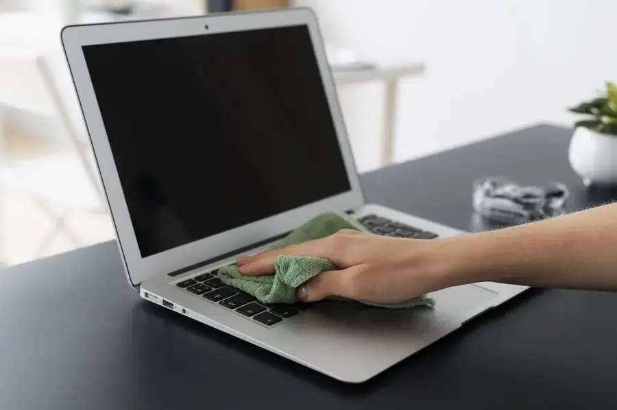 Nên vệ sinh laptop định kỳ để máy hoạt động ổn định