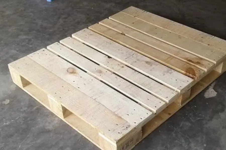 Các nan phải dày và đều là sự ưu tiên trong lựa chọn chất liệu gỗ pallet