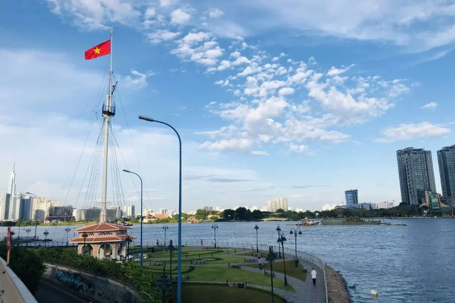 Công viên bến Bạch Đằng thoáng đãng và cực chill.