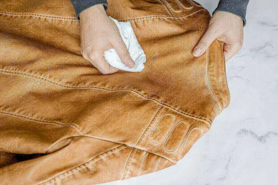 Lau khô và phơi dưới bóng râm tránh ánh nắng mặt trời trực tiếp (Nguồn: Thespruce)