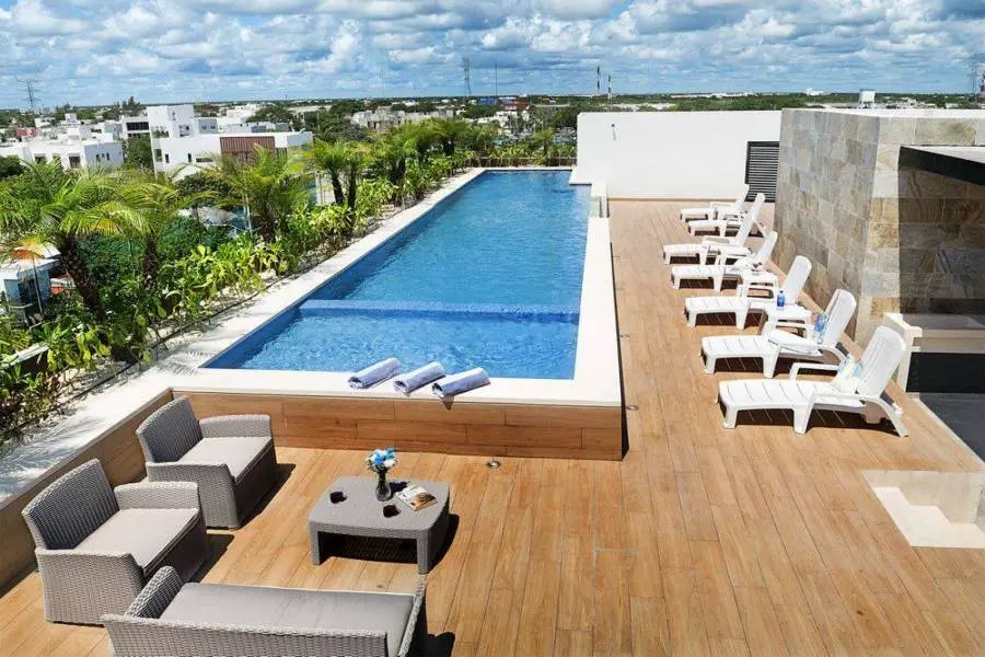 Trang trí sân thượng theo phong cách hồ bơi