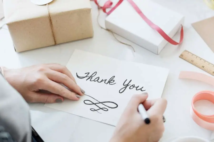 Thiệp cảm ơn là một biểu hiện đơn giản nhưng rất ý nghĩa để thể hiện tình cảm.