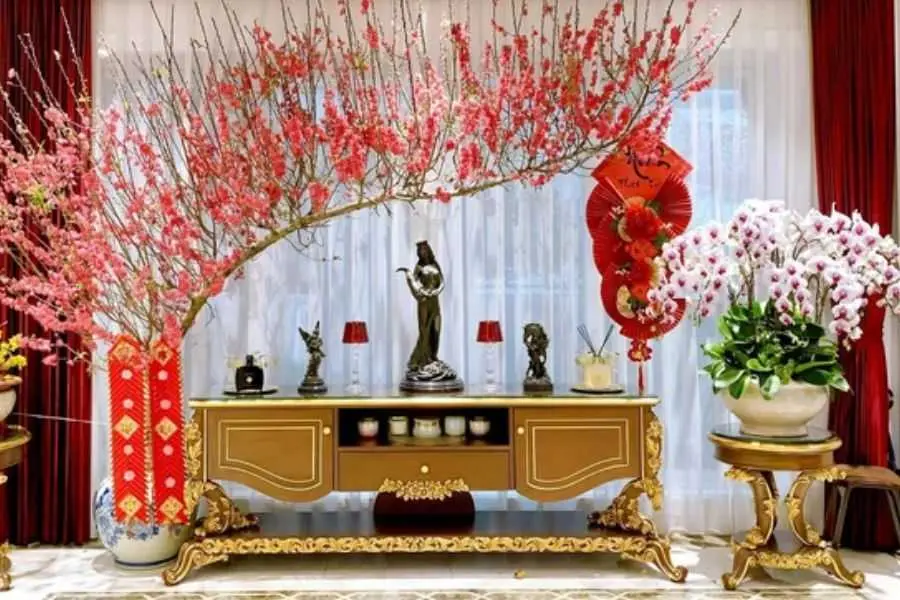 Cây đào Tết nở rực rỡ trong những ngày đầu năm mới Tết Nguyên Đán.