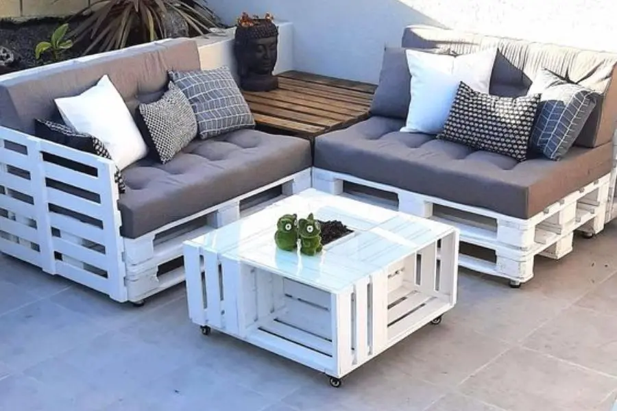 Bộ Sofa bằng gỗ Pallet màu trắng ngoài trời đẹp mắt.