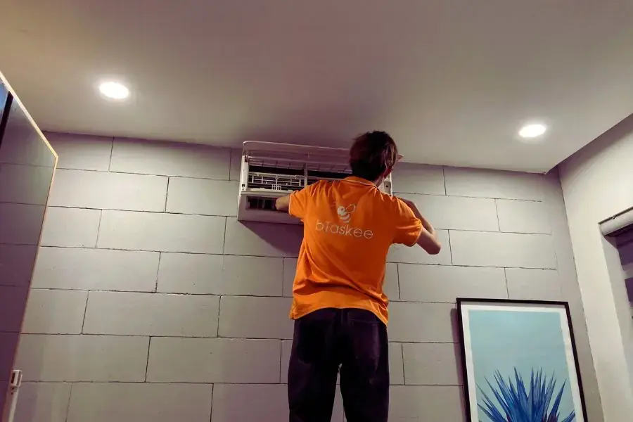 Dịch vụ vệ sinh máy lạnh bTaskee uy tín nhiều năm, bảo hành 7 ngày, giá cả minh bạch.