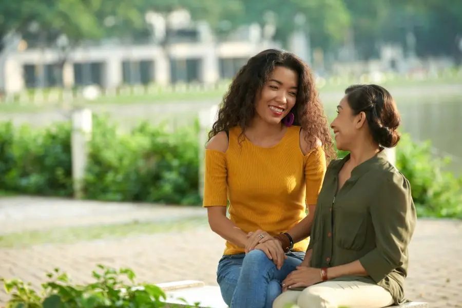 Lựa chọn quà Giáng Sinh phù hợp với sở thích, phong cách của mẹ.
