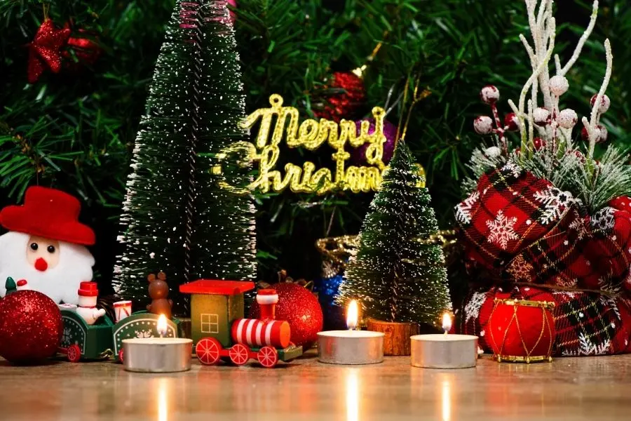 Một góc trong lớp học được trang trí Noel vô cùng đẹp mắt và thú vị.