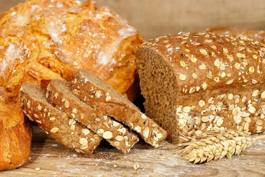 Trong 100g bột mì đen chứa có chứa 300 calo, đây là bột mì ưu tiên sử dụng cho giảm cân.