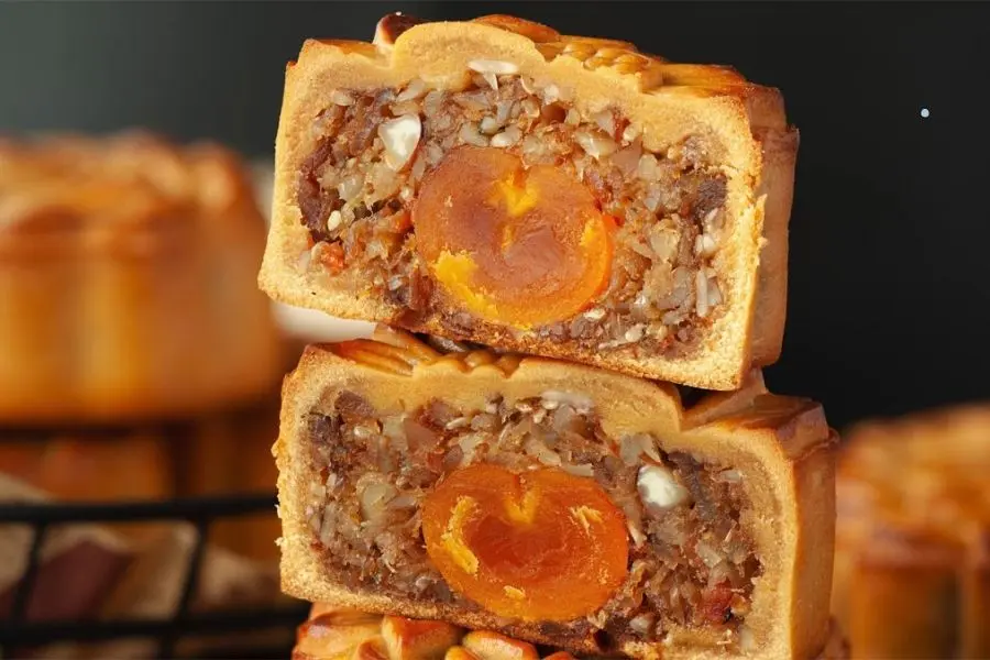Bánh trung thu nhân thập cẩm Jambon mới lạ.