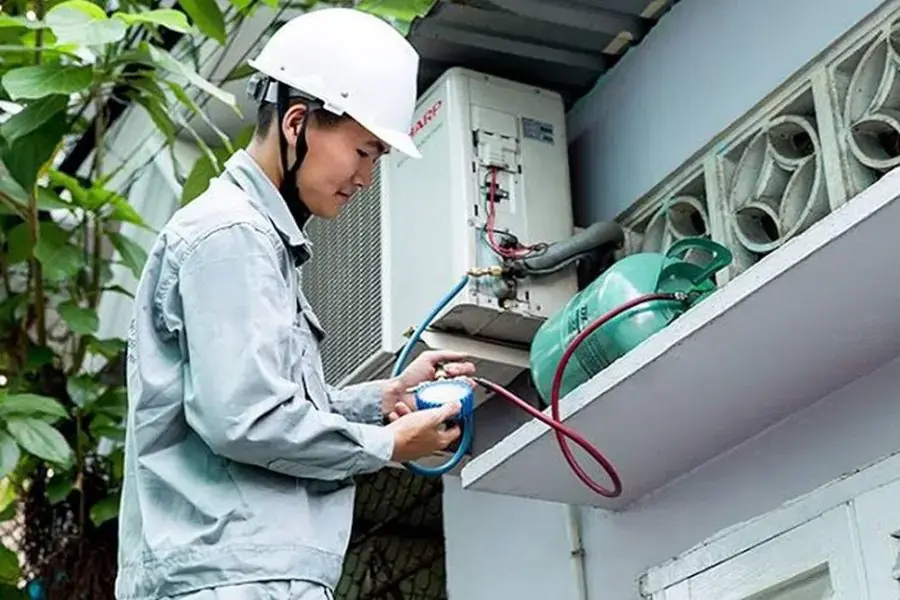 Bơm gas khi lỗi cục nóng chạy liên tục do thiếu hụt khí gas
