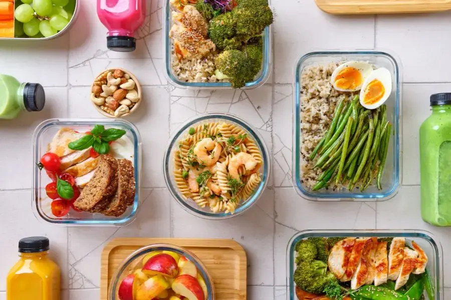 Chia nhỏ khẩu phần ăn giúp cơ thể thích nghi với việc ăn ít hơn ở mỗi bữa.