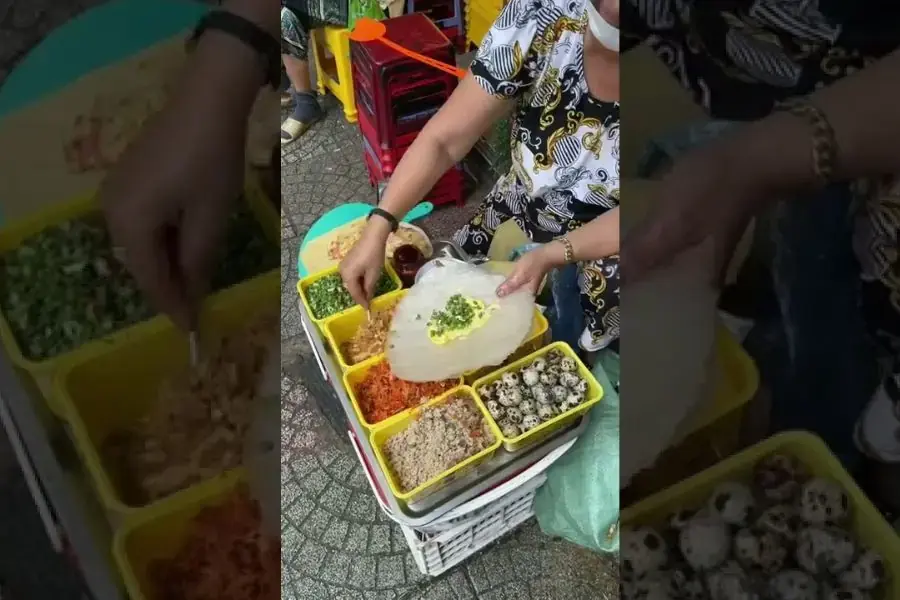 Bánh tráng Hai Chị Em nức tiếng gần xa bởi hương vị thơm ngon khó cưỡng.