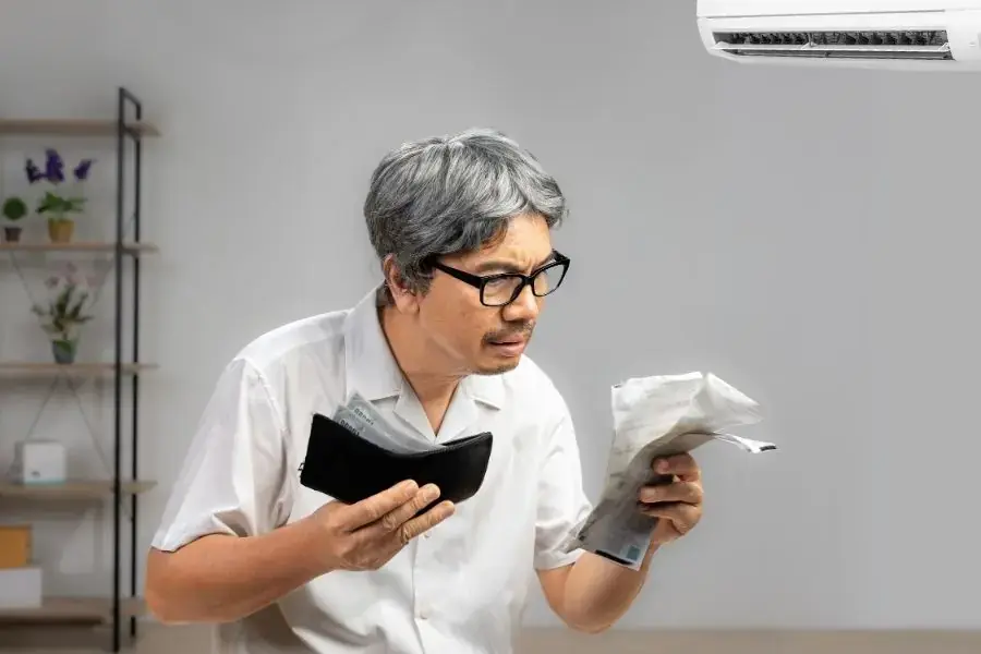 Điều hòa hoạt động nhưng không mát làm tăng hóa đơn tiền điện.