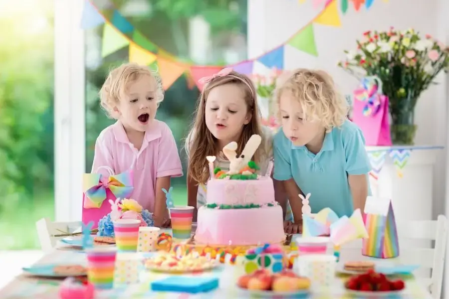 Lựa chọn những món ăn yêu thích cho bàn tiệc của sinh nhật trẻ