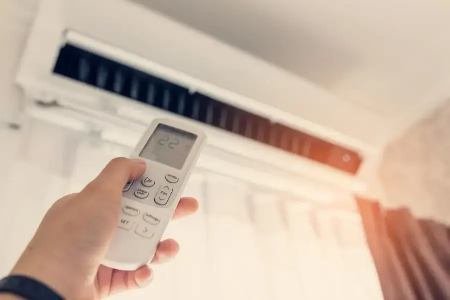 Tần suất sử dụng điều hòa mùa hè nhiều hơn dẫn tới quá tải, gây tốn điện