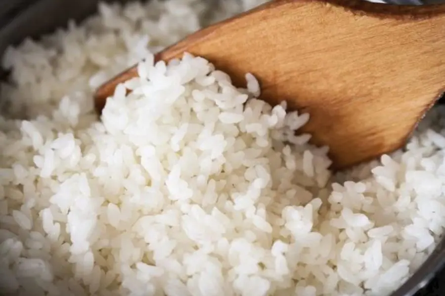 Cơm trắng chứa nhiều tinh bột và protein, tốt cho quá trình tăng cân.