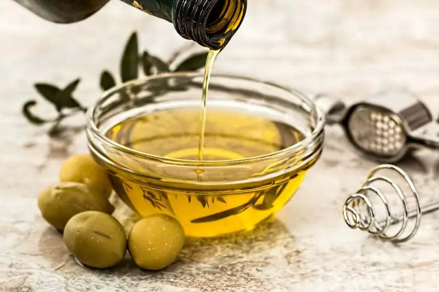 Dầu olive chứa chất béo tốt, nên có trong thực đơn giảm cân cho dân văn phòng