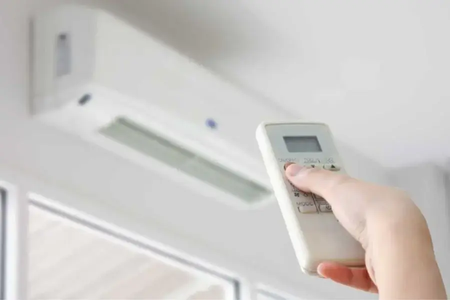 Không bật tắt điều hòa nhiều lần vào mùa hè
