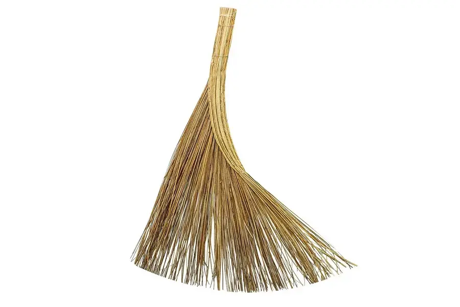 Dùng đúng chổi khi vệ sinh từng khu vực trong nhà (nguồn: tiki.vn)