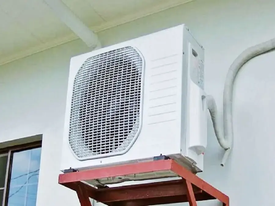 Dàn nóng máy lạnh thường được lắp đặt ở nơi thông thoát (nguồn: meo.tips)