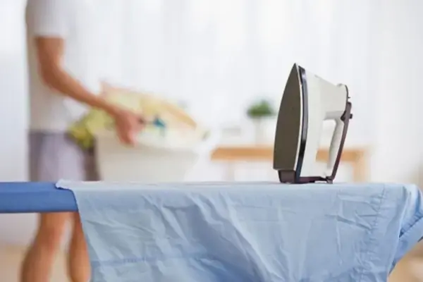 Những chiếc áo sơ mi cần được ủi theo trình tự (Ảnh: sominamthoitrang.com)